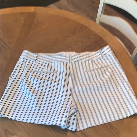 Ann Taylor Black And White Striped Women’s  Shorts Size 18 - Picture 5 of 5